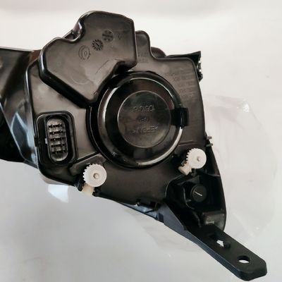 Linkses vorderes Scheinwerfer OE Nummer 4121100U8260 für 2010- JAC J3 Nachrüstersatz